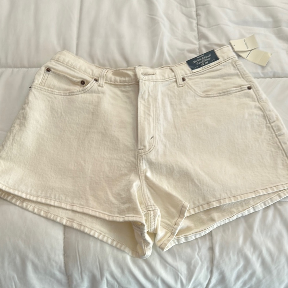 NWT ABERCROMBIE 90s RELAXED CUTOFF SHORT CURVE LOVE